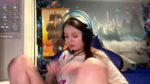 Snapshot of melonygriffen chatting on February 21, 2026, 5:03 pm Hi Im Aria 18 years old online show from February 21, 2026, 5:03 pm