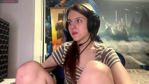 Snapshot of melonygriffen chatting on February 23, 2026, 4:37 pm Hi Im Aria 18 years old online show from February 23, 2026, 4:37 pm