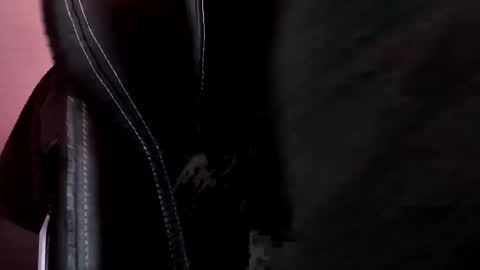 Snapshot of men10_12_1983 chatting on January 3, 2025, 8:43 am men10_12_1983 online show from January 3, 2025, 8:43 am