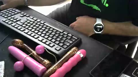 Snapshot of mentosgum chatting on April 15, 2026, 7:10 pm mentosgum online show from April 15, 2026, 7:10 pm