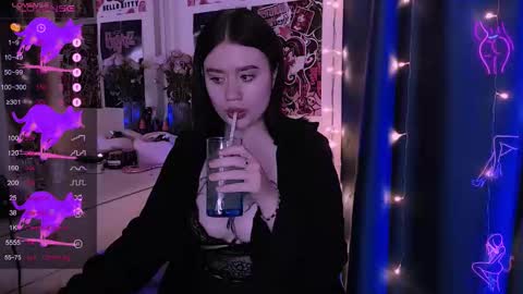 Snapshot of meow_marie chatting on October 28, 2025, 10:12 pm meow marie online show from October 28, 2025, 10:12 pm