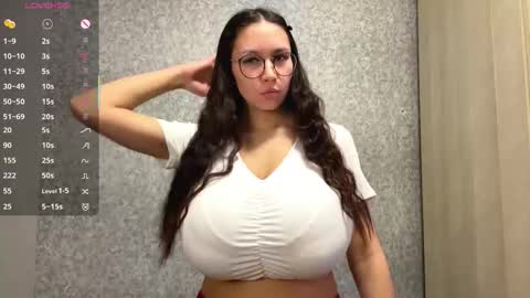 Snapshot of meowgirlye chatting on February 7, 2026, 11:14 am Mona online show from February 7, 2026, 11:14 am