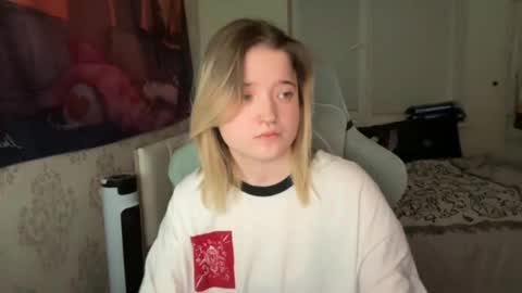 meowme online show from January 1, 2025, 1:47 am