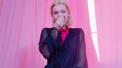 Lilu online show from March 6, 2026, 4:09 am