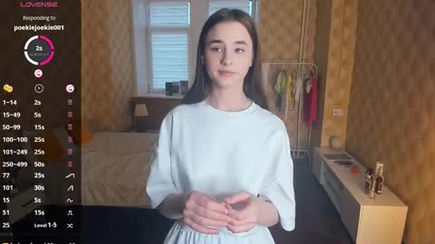 Snapshot of meoww_meows chatting on November 17, 2025, 7:25 am Julie online show from November 17, 2025, 7:25 am