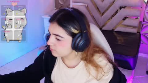    online show from September 26, 2025, 7:40 pm