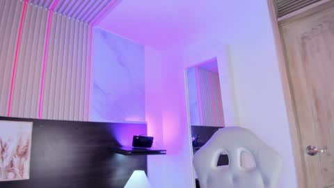 meredith_spencer online show from February 5, 2025, 7:20 pm