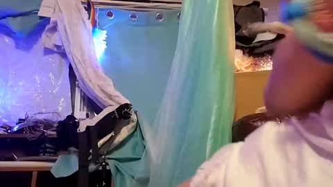 Snapshot of merelyalover chatting on January 21, 2025, 6:22 am gurlnips online show from January 21, 2025, 6:22 am