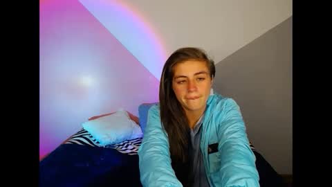 MERILY online show from December 18, 2025, 11:44 pm