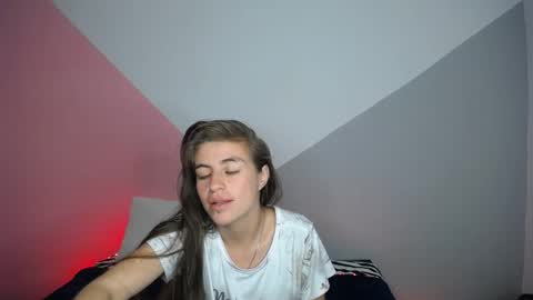 Snapshot of merily_duff chatting on February 3, 2026, 11:32 pm MERILY online show from February 3, 2026, 11:32 pm