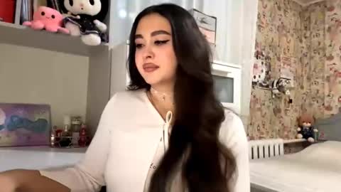 Enni online show from November 14, 2025, 5:11 pm