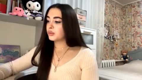 Enni online show from November 26, 2025, 5:25 pm