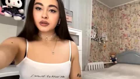 Enni online show from December 5, 2025, 5:31 pm