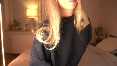 Lara OFFLINE  online show from February 12, 2026, 8:26 pm