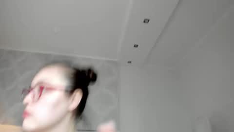 Mersedes online show from November 24, 2025, 1:22 pm