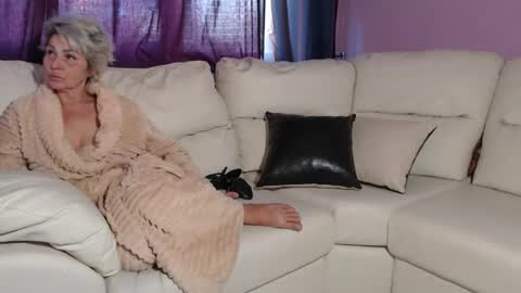 Jenny online show from September 30, 2025, 11:48 am