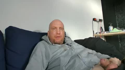 metaller123456 online show from April 5, 2026, 1:19 pm