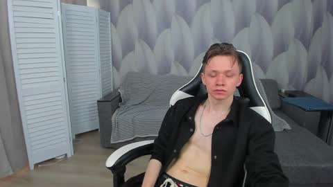 MEVERIK OUSHEN online show from April 4, 2026, 1:19 pm