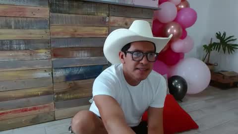 YisusMx online show from December 2, 2024, 7:27 pm