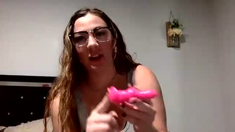 mferrera3125 online show from November 6, 2025, 6:42 pm