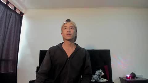 MATHIAS online show from November 17, 2025, 3:51 pm