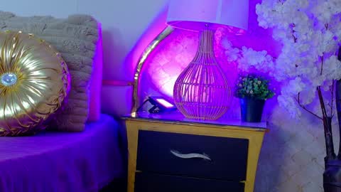 Snapshot of mhia_sweet chatting on April 2, 2026, 12:58 pm Mhia online show from April 2, 2026, 12:58 pm