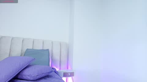 Emi online show from November 15, 2025, 7:21 pm