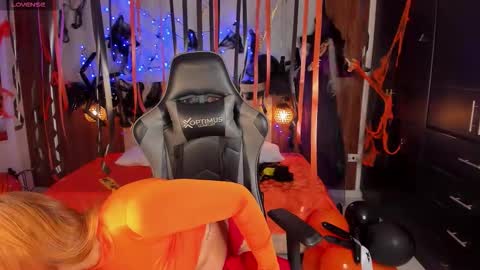 Violett online show from October 27, 2025, 5:39 pm