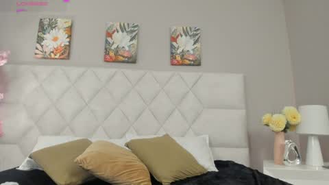 mia__bailey_ online show from April 15, 2026, 3:13 am