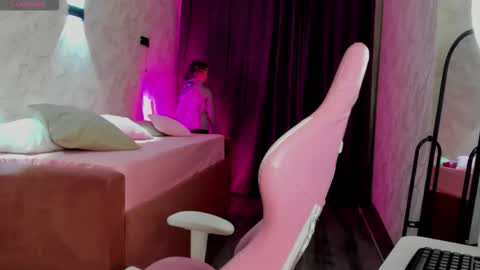 Mia  GMT7 Mon Tue Wen Thur 1000am-0300pm Sat 0300am-0900am online show from November 18, 2025, 12:49 am