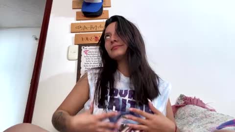 Mia  online show from December 15, 2024, 5:31 pm