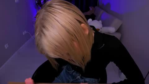 Mia online show from January 30, 2025, 3:51 pm