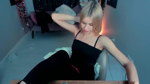 Mia online show from February 4, 2025, 12:33 pm