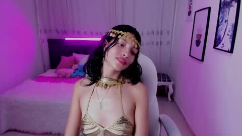 Mia online show from November 10, 2025, 9:14 pm