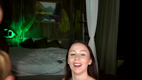 Snapshot of mia_cloudy chatting on January 25, 2025, 1:52 pm Mia and friends online show from January 25, 2025, 1:52 pm