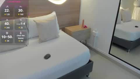 M I A  online show from November 19, 2025, 2:44 am