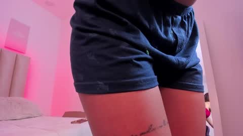 mia_corner online show from March 27, 2026, 6:41 am