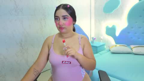 Mia Cuttee online show from November 11, 2025, 4:01 am