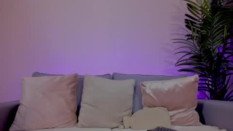 Snapshot of mia_daniellshot chatting on May 20, 2026, 12:11 pm Sarah Luna online show from May 20, 2026, 12:11 pm
