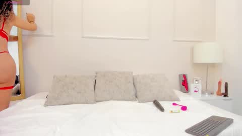 Snapshot of mia_dolcee chatting on October 22, 2025, 11:54 am mia_dolcee online show from October 22, 2025, 11:54 am
