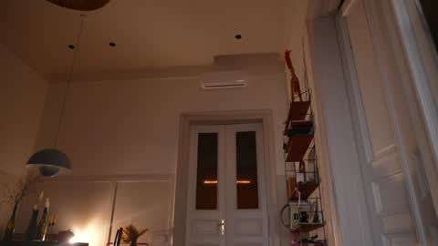 Mia online show from November 4, 2025, 6:18 pm