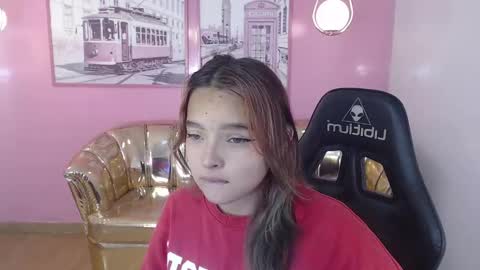 Mia online show from October 5, 2025, 12:36 pm