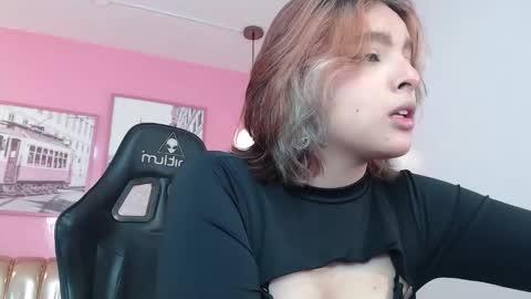 Mia online show from October 23, 2025, 12:48 pm