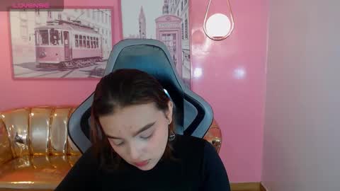 Mia online show from December 22, 2025, 12:57 pm