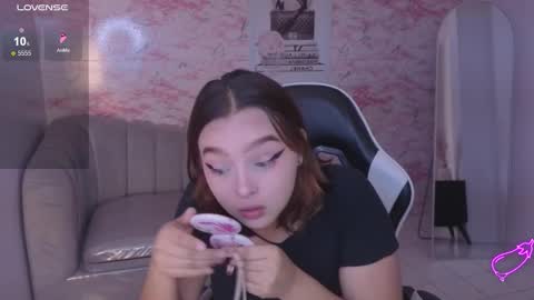 Snapshot of mia_foster_t chatting on March 2, 2026, 1:18 pm Mia online show from March 2, 2026, 1:18 pm