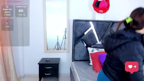 mia fox online show from December 5, 2025, 12:14 pm