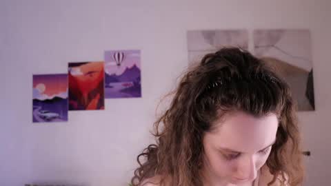 Mia  online show from May 28, 2026, 9:17 am