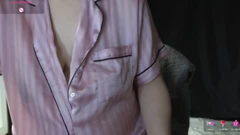 Snapshot of mia_g0ld chatting on May 2, 2026, 3:17 pm Golden ones online show from May 2, 2026, 3:17 pm