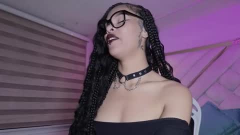 Mia online show from February 25, 2026, 2:54 am