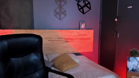 Val  online show from January 12, 2025, 8:03 pm